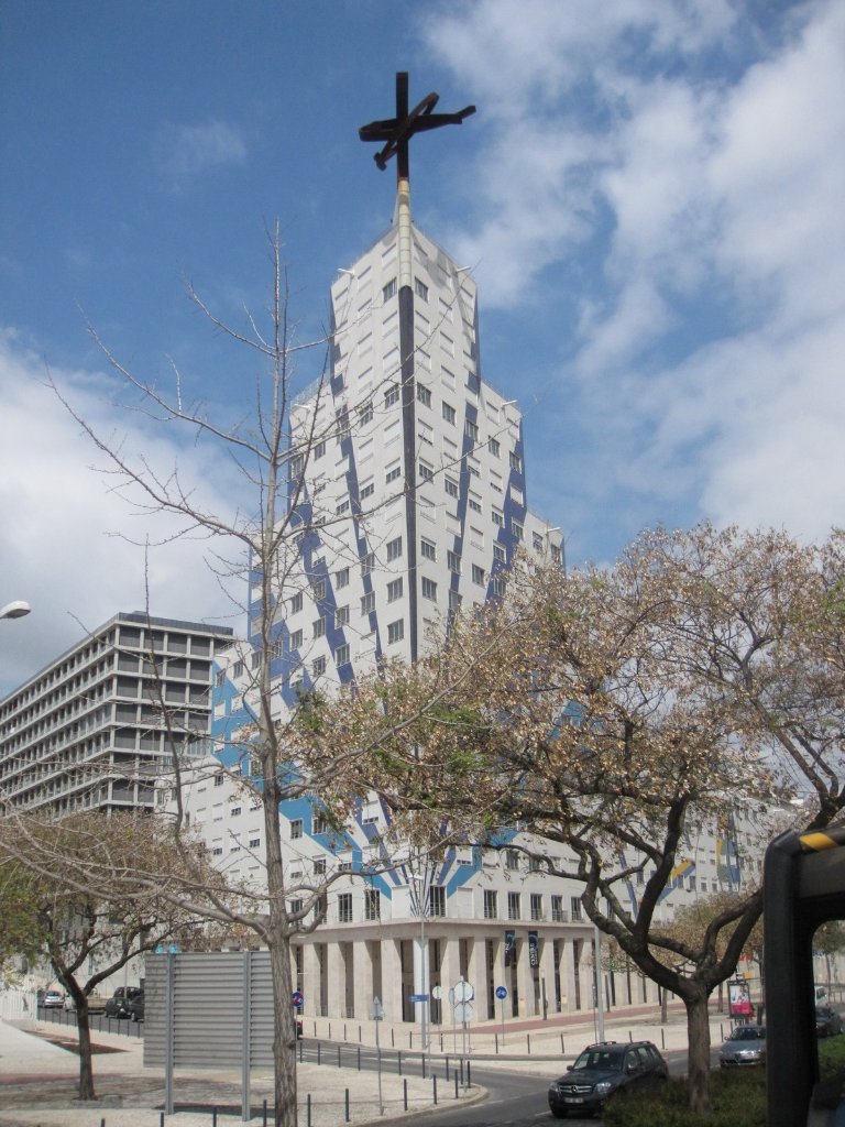 33-Modern building in Parque das Nações.jpg - Modern building in Parque das Nações